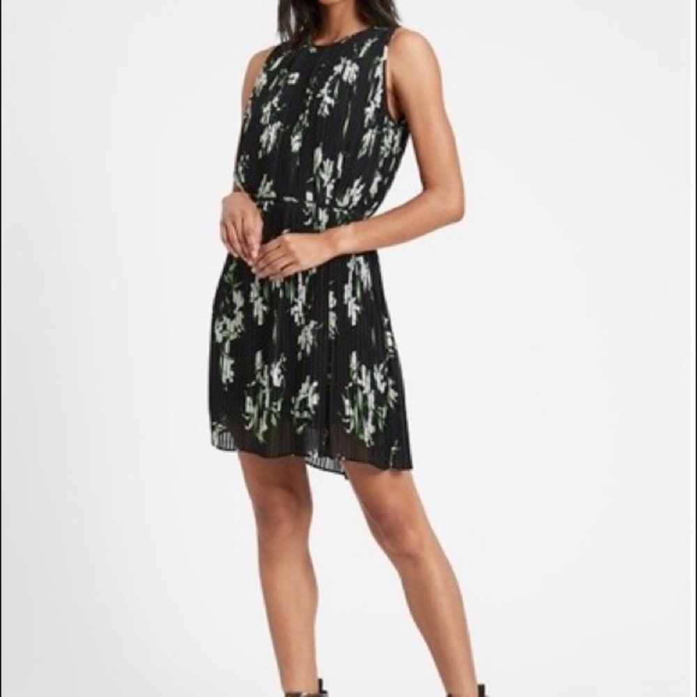 Pleated floral mini dress
